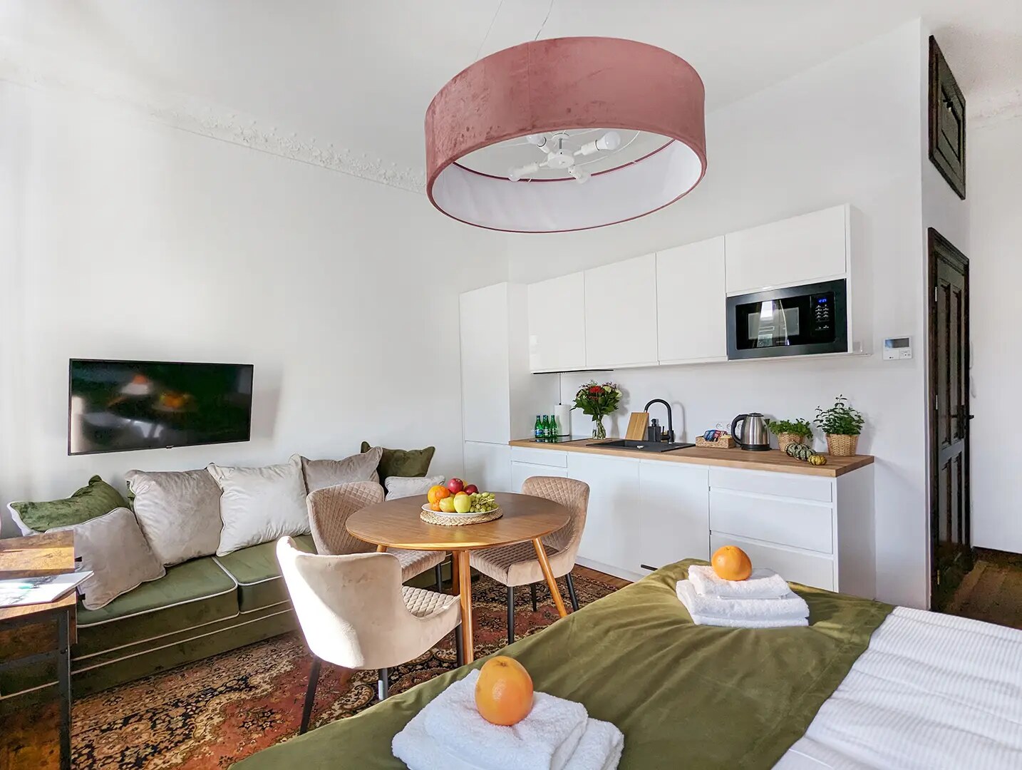 Apartament Strzelecka 34 z aneksem kuchennym i stołem