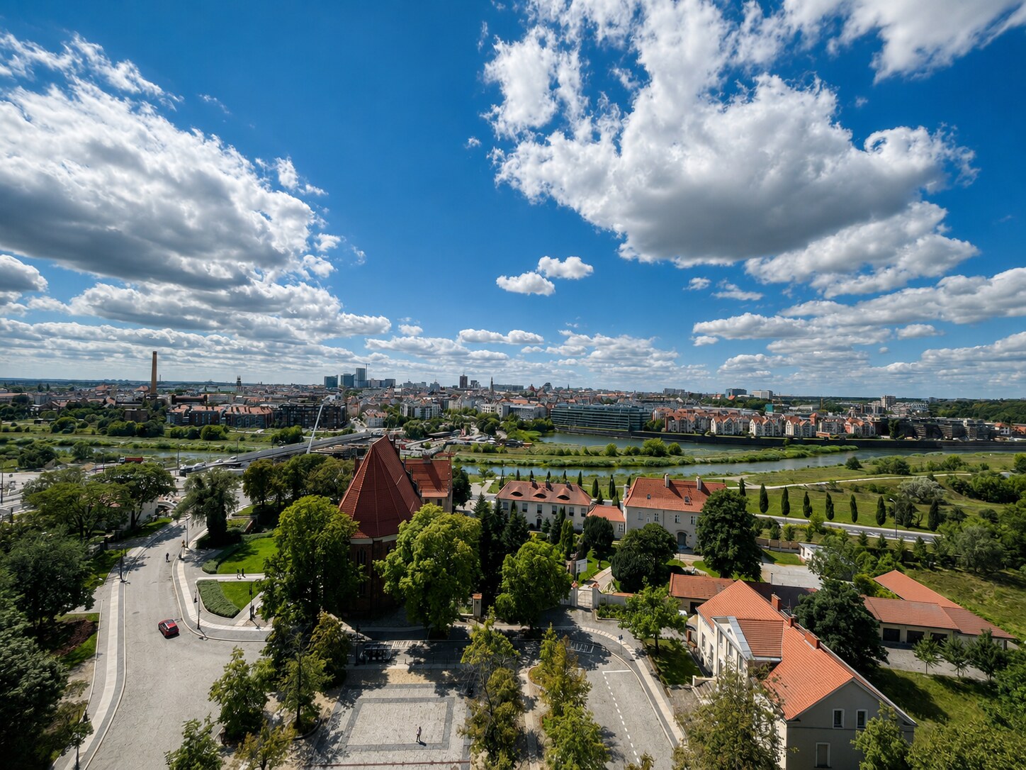 Letnia panorama Poznania nad Wartą